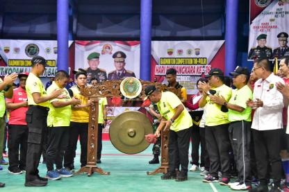 Kompetisi Badminton HUT Bhayangkara dan Kodam I/BB Dimulai Edy Rahmayadi - Joko Suprianto Tanding Lawan Panca Putra - Hariyanto Arbi